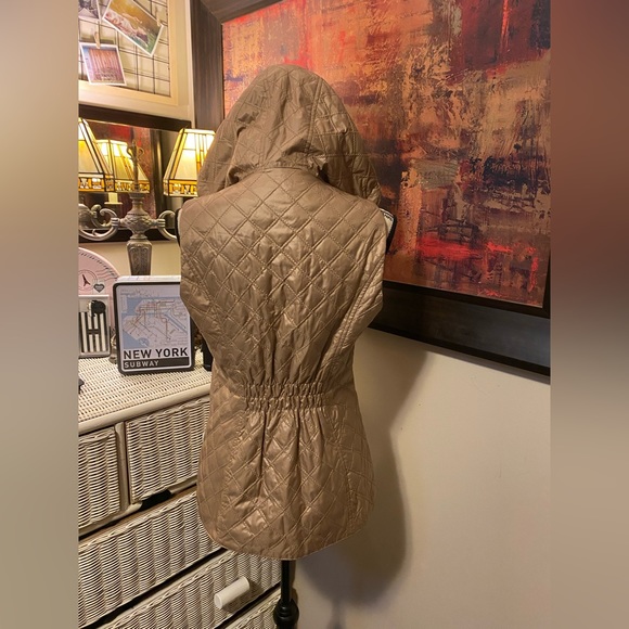 Laundry Light weight vest (Valentine’s Day Special) 💘❤️ - Picture 3 of 5